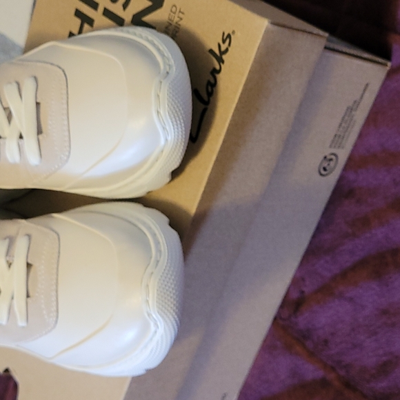 Clarks Sneakers🎊🎊🎊HOST PICK🎊🎊 - Picture 4 of 4